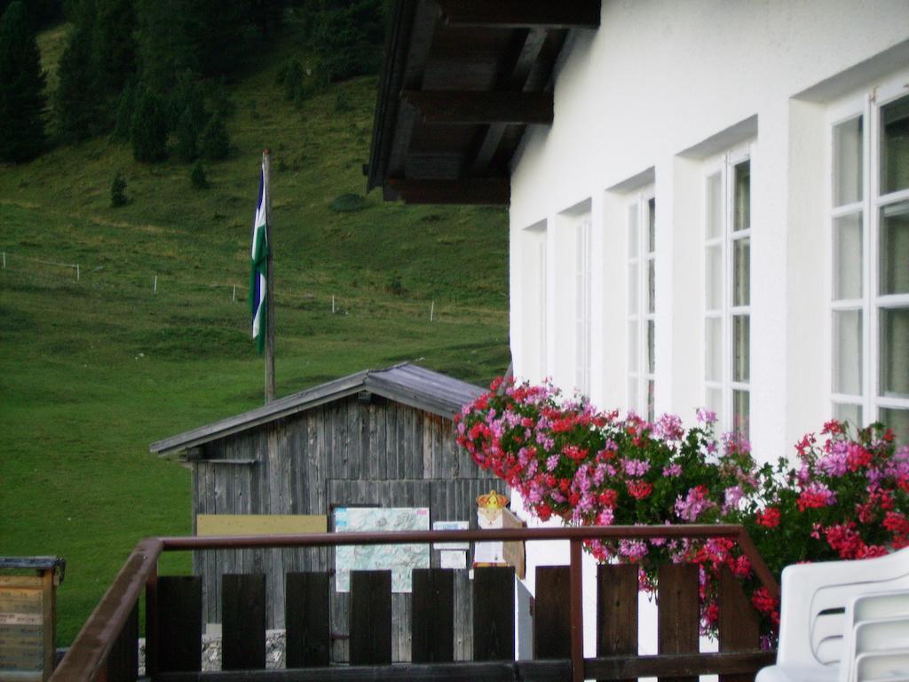 Отель Rifugio Gardeccia Hutte Поцца-ди-Фасса Экстерьер фото