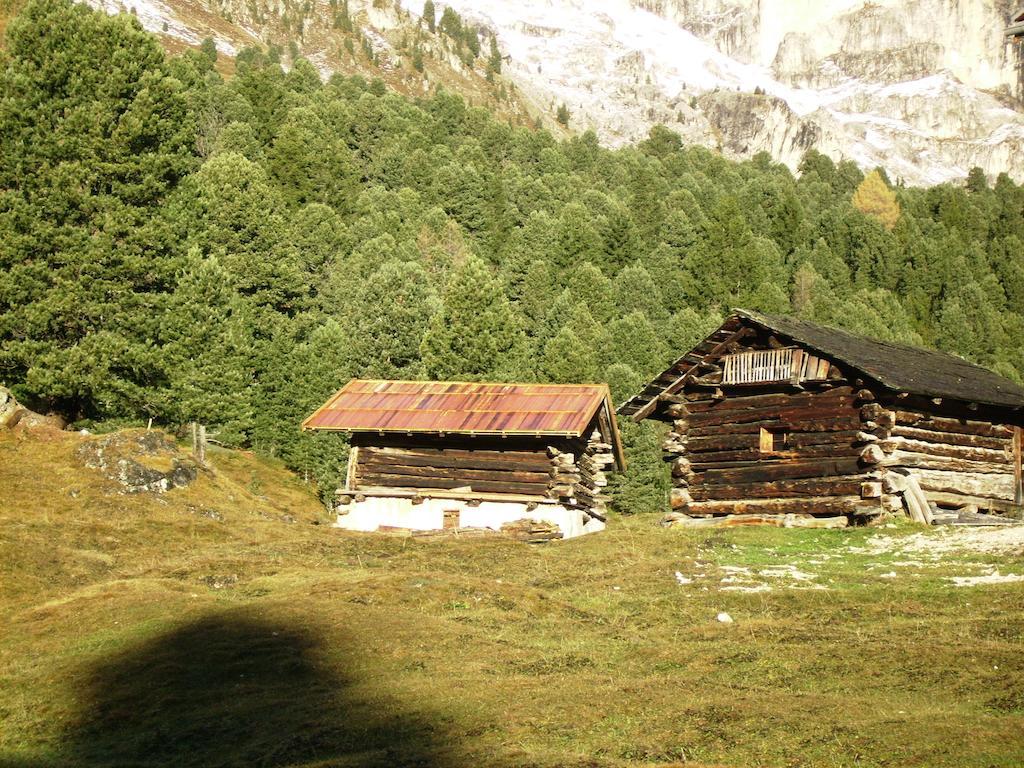 Отель Rifugio Gardeccia Hutte Поцца-ди-Фасса Экстерьер фото